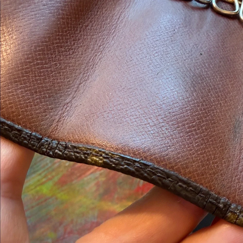 Louis Vuitton Amiet Monogram Signature Design LV Logo 4 Key Holder Antique EUC